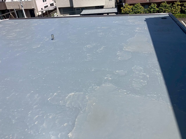 防水膜の劣化は雨漏り被害に直結